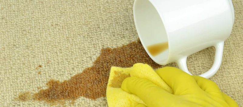 پاک کردن لکه چایی از روی فرش